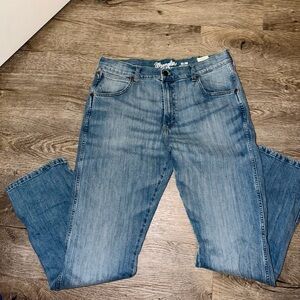 Wrangler Men's Slim Straight Light Blue Denim Jeans